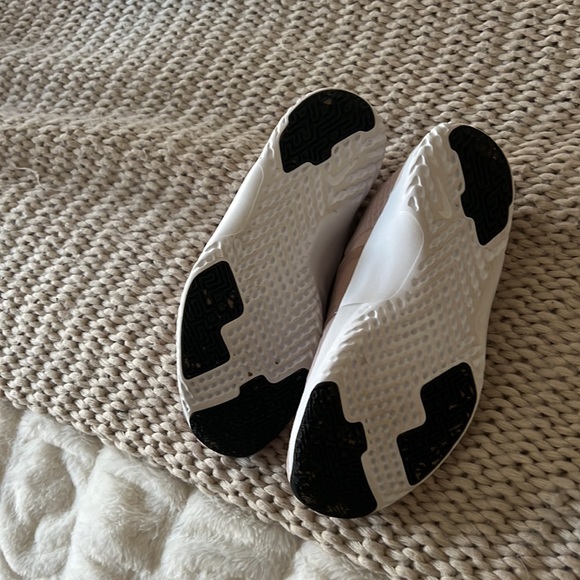 Dusty pink nike sneakers size 8.5 worn once. - Picture 3 of 3